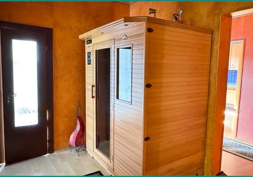 Diele mit Infrarotkabine