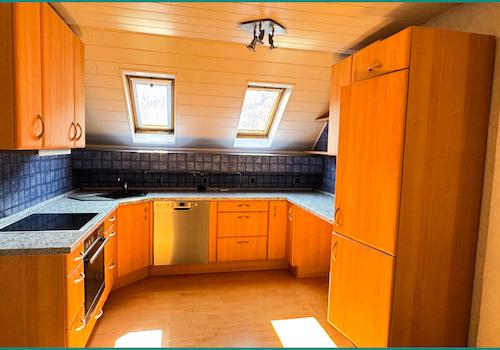 Halboffene Küche mit allen Einbauten und...