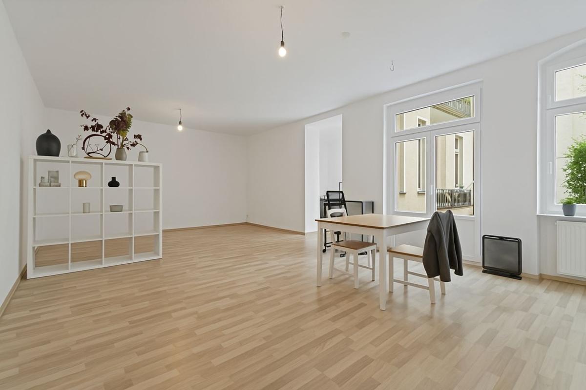 Wohnzimmer mit offener Küche 