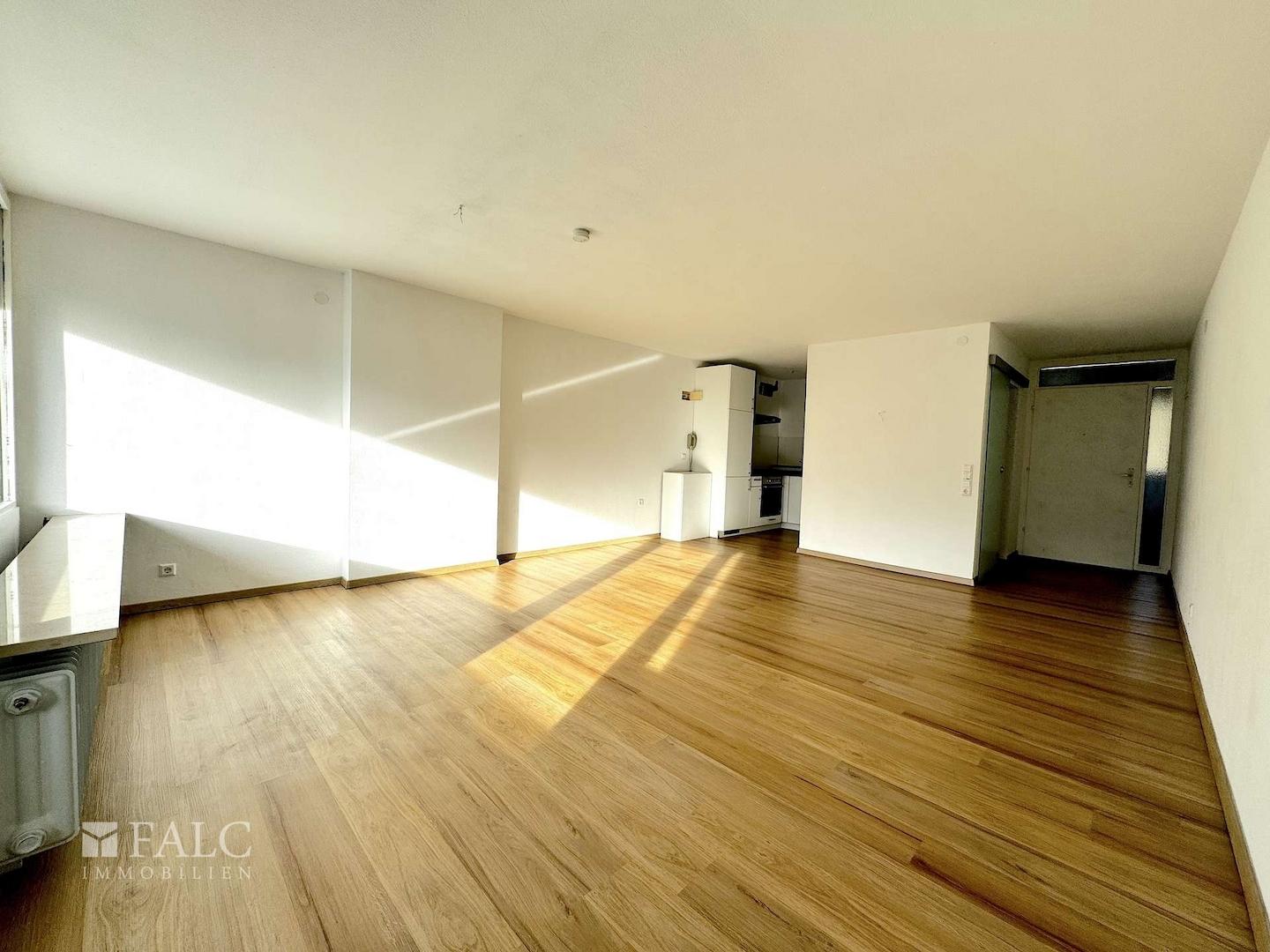 Wohn/Schlafzimmer mit Blick in die Küche