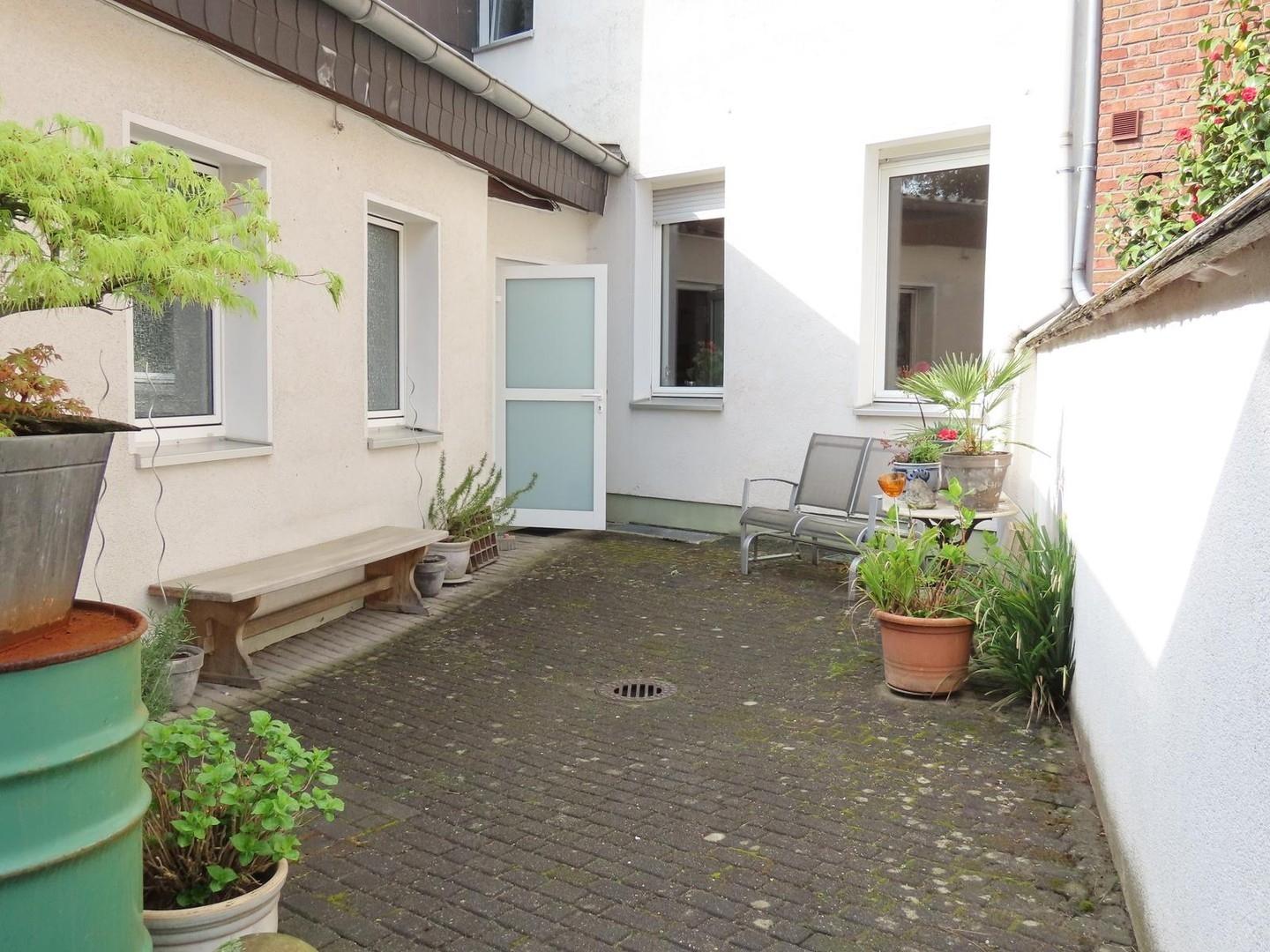 Hof Richtung Haus