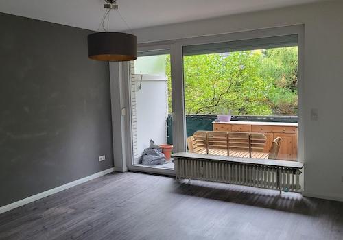 Wohnraum mit Balkonzugang