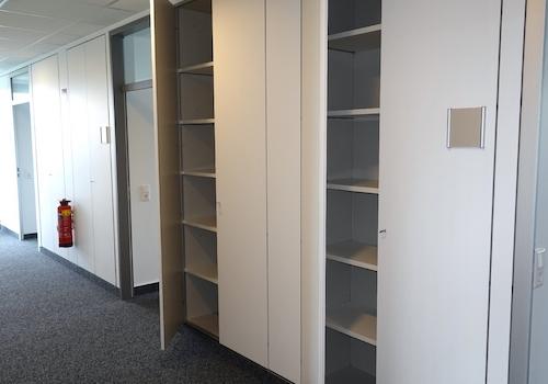 Die Einbauschränke bieten Ihnen viel Stauraum