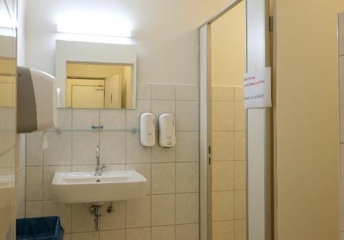 Getrennte WC- Anlagen