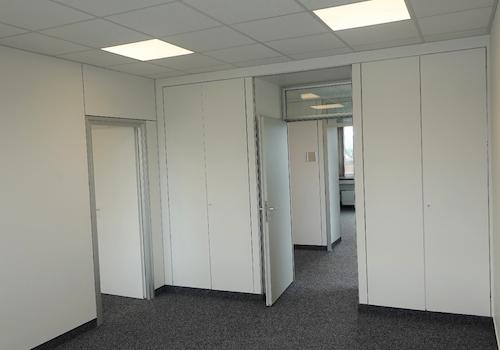 Auch in den Büros befinden sich Einbauschränke