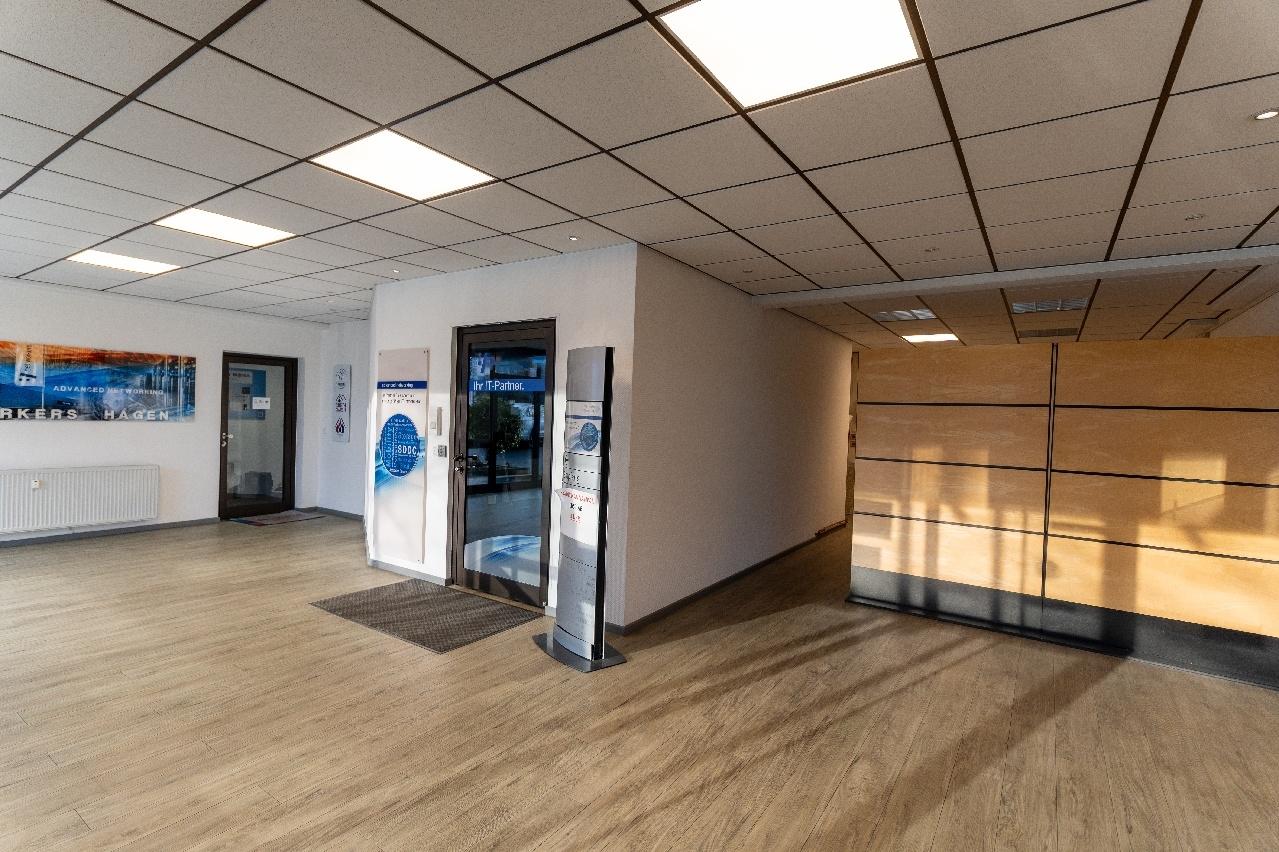 Foyer und Zugang zur Büroetage