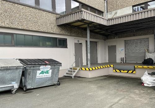 Rampe mit Zugang zum Lager EG