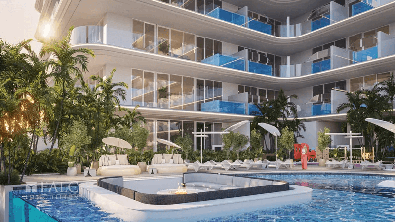 Balkon mit Pool