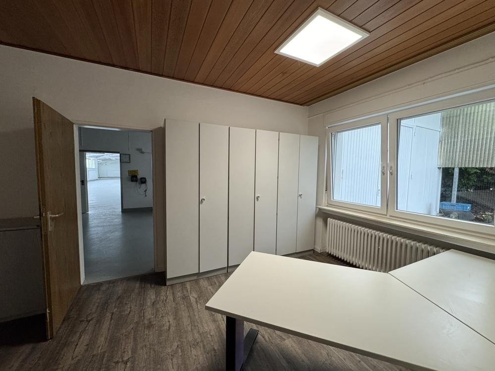 Durchgang/Büro Richtung Halle