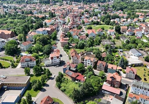 Grundstück mit Umgebung