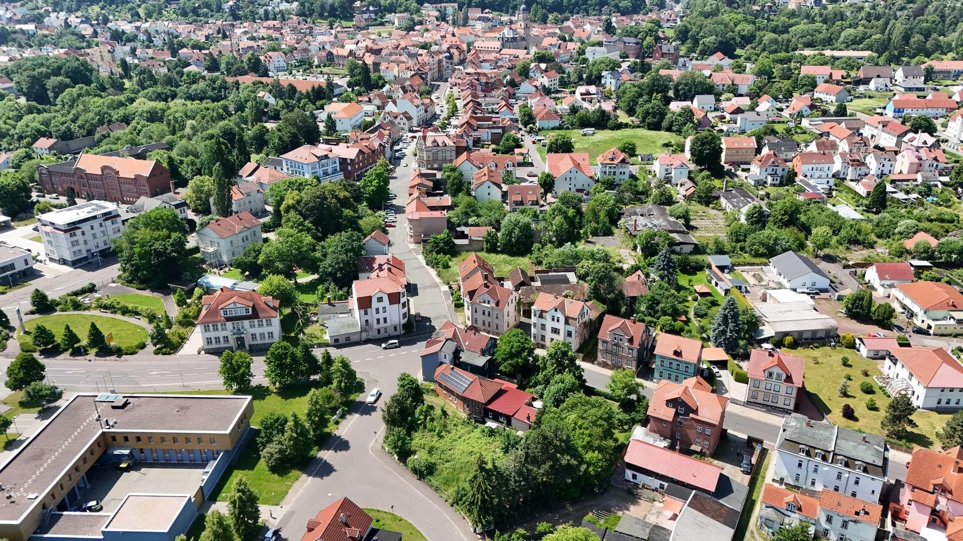 Grundstück mit Umgebung