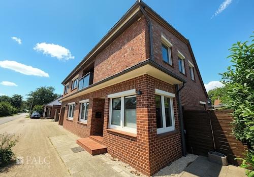 Seitlicher Blick von der Straße