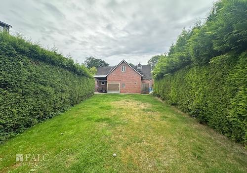 Garten mit Blick zum Haus