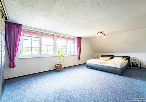 Schlafzimmer DG