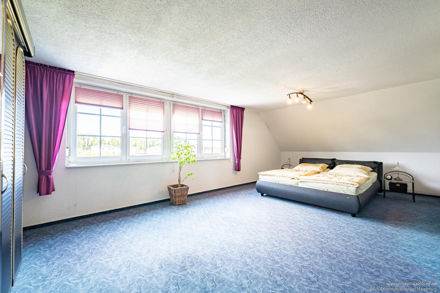 Schlafzimmer DG