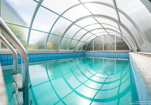 überdachter Pool