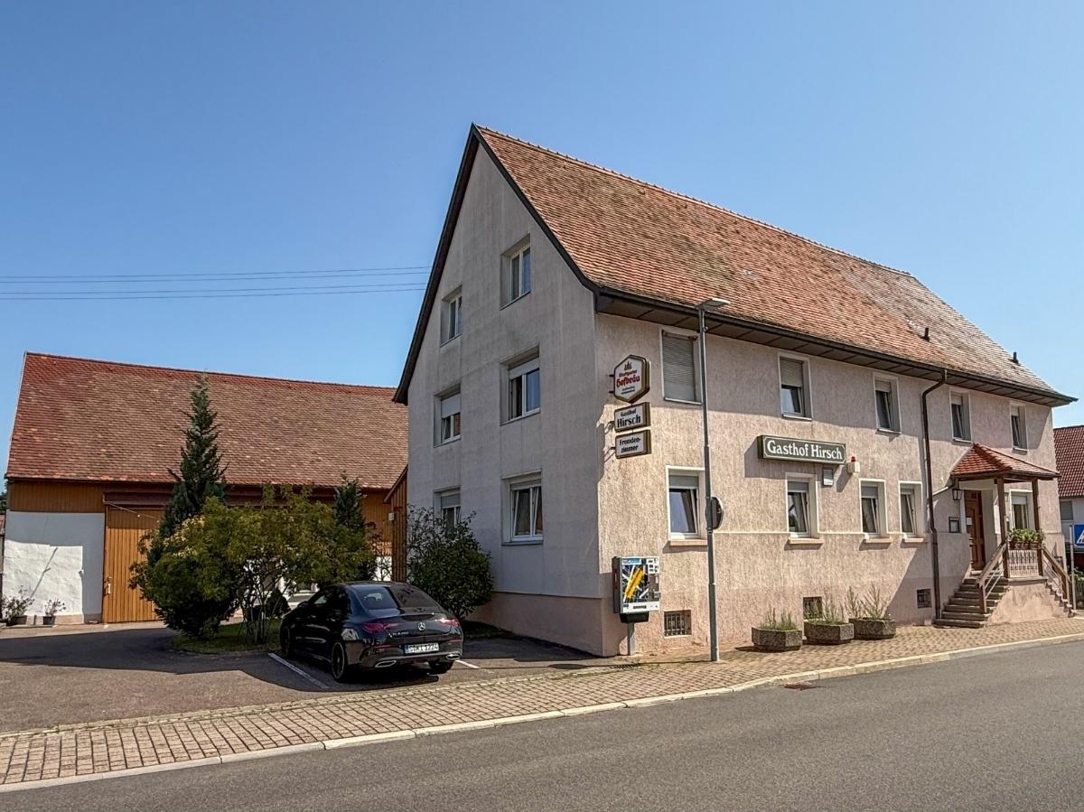 Ansicht Haupt-/Nebengebäude