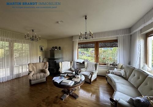 Wohnzimmer mit Ausgang zur Terrasse