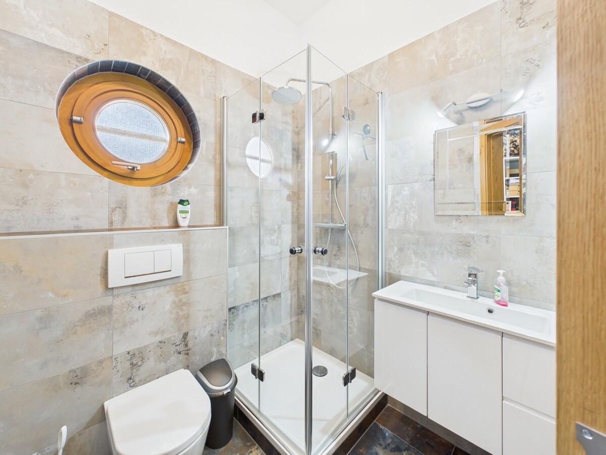 Gäste-Badezimmer EG