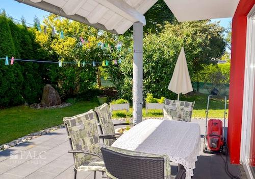 Terrasse mit Zugang zum Gartenbereich
