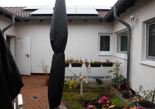 Blick vom Wohnzimmer in das Atrium 