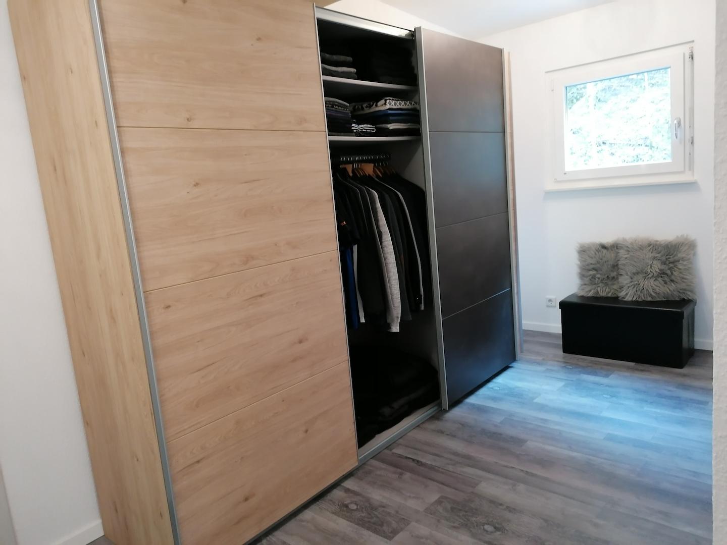 19 Wohnung 1 Ankleidezimmer