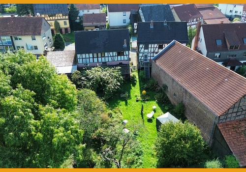 Hinteransicht mit Blick in den Garten