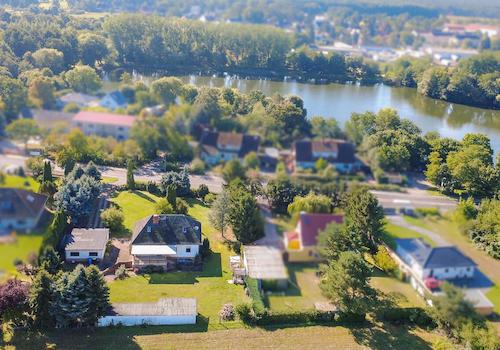 Hinteransicht mit Umgebung