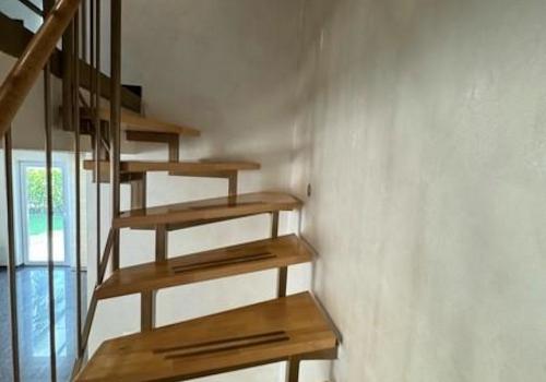 19 Treppe zum OG