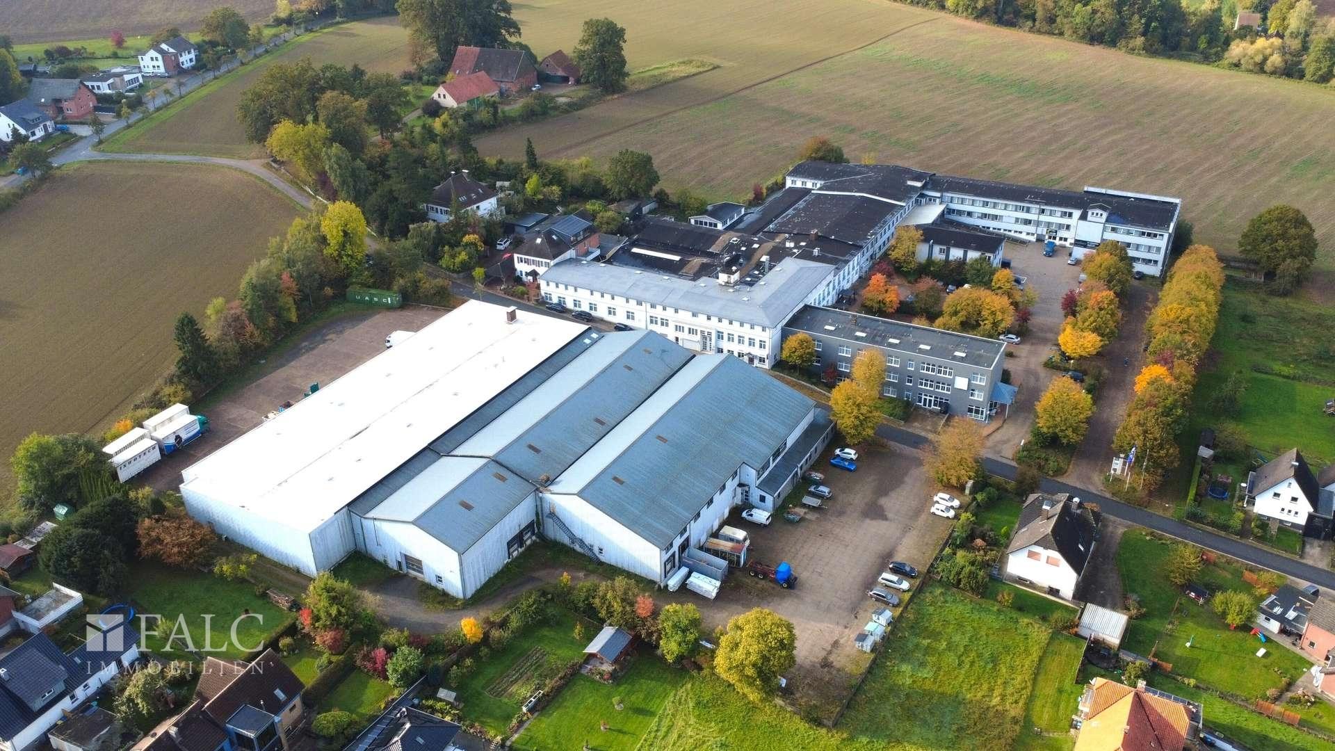 Blick auf die Hallen