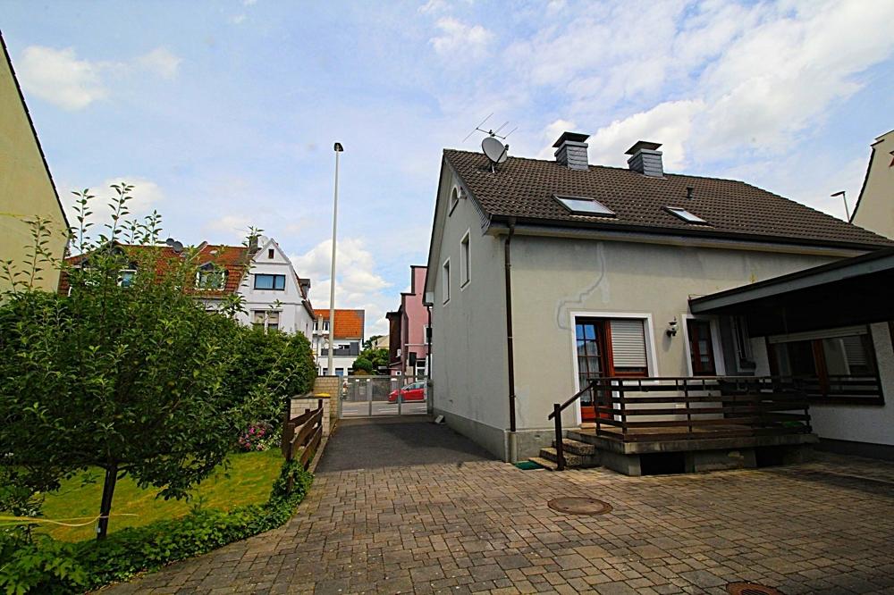 Grundstück