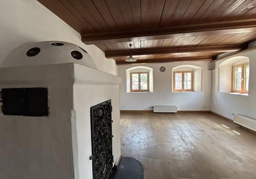 Essbereich mit Kachelofen