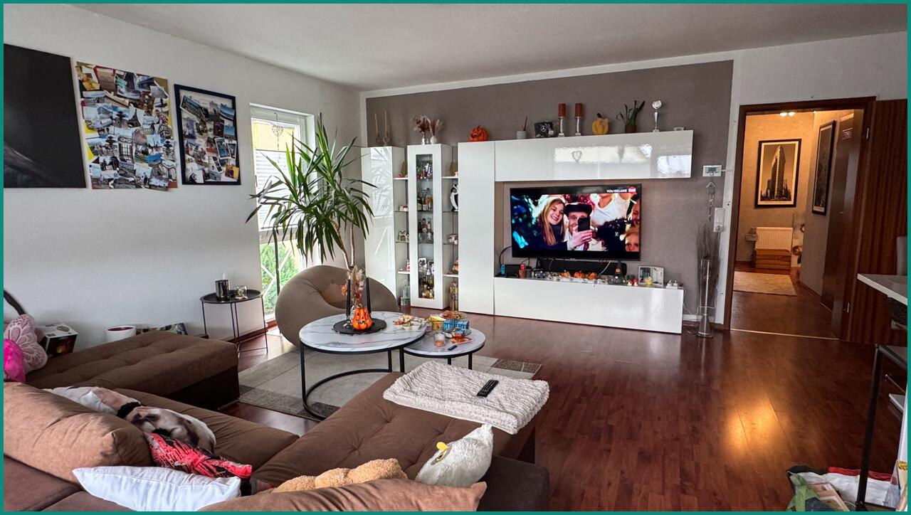 Großes Wohnzimmer mit...
