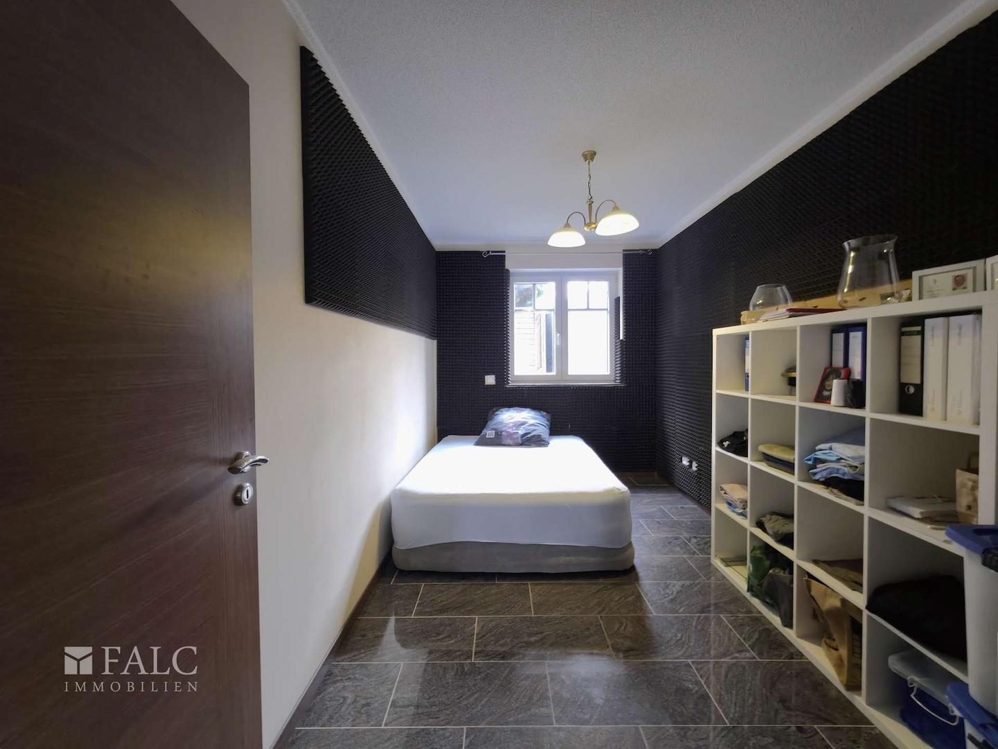 Schlafzimmer/ Büro EG