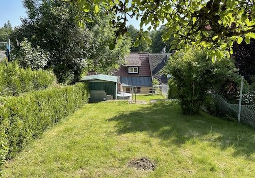 Blick vom Garten zum Haus 