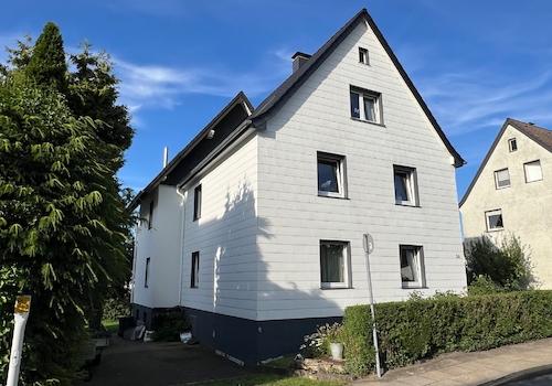 Wohnhaus Front Seitenansicht