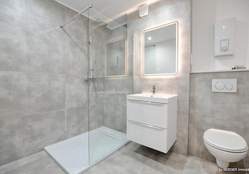 modernisiertes Duschbad