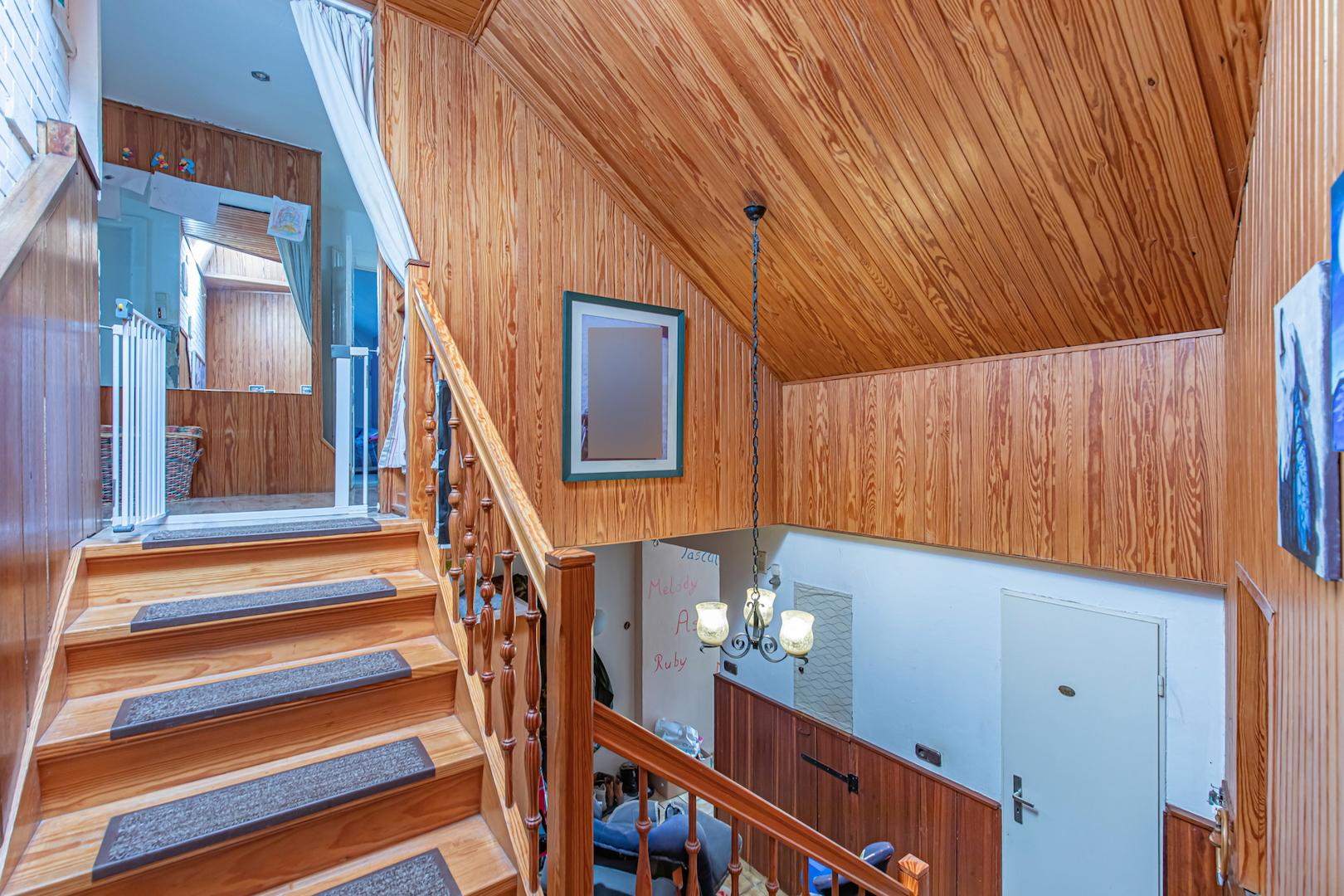 Treppenaufgang ins Obergeschoss