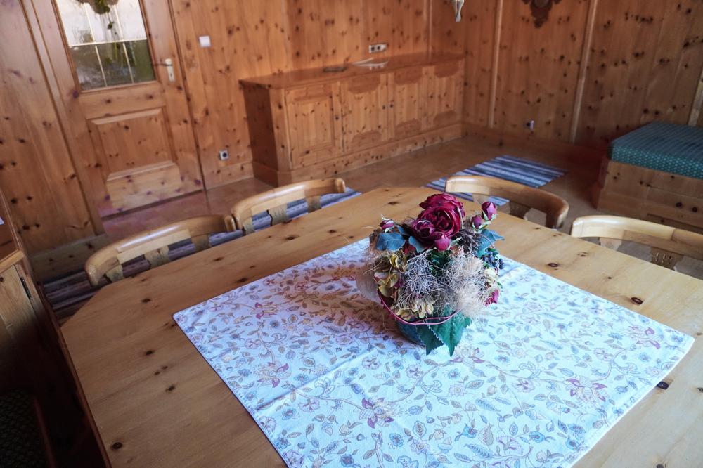 Eckstube aus Zirbenholz im OG