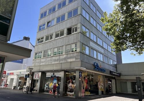 Direkt gegenüber Ex-Kaufhof