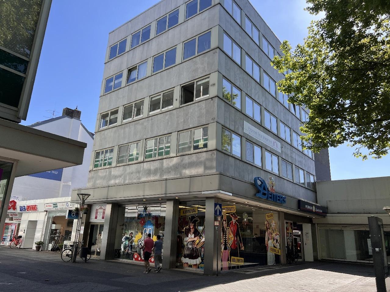 Direkt gegenüber Ex-Kaufhof
