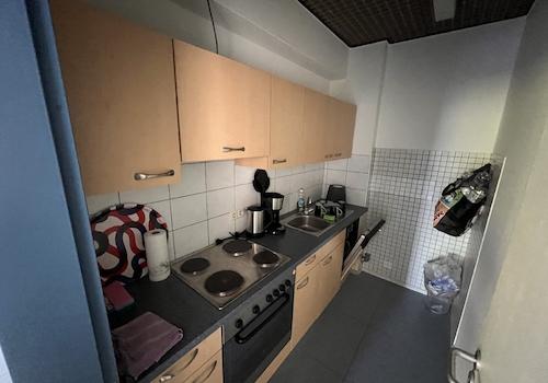 Küche mit Einrichtung