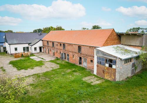 EFH, Stallungen, Garagen