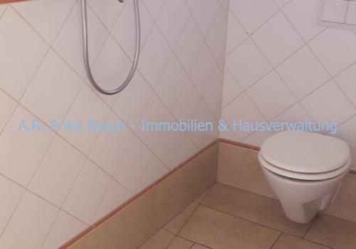  Bad mit Fenster und Dusche