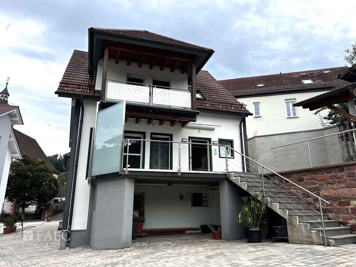 Wohnhaus mit Terrasse