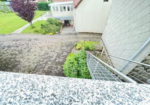 Treppe zum Balkon (OG)