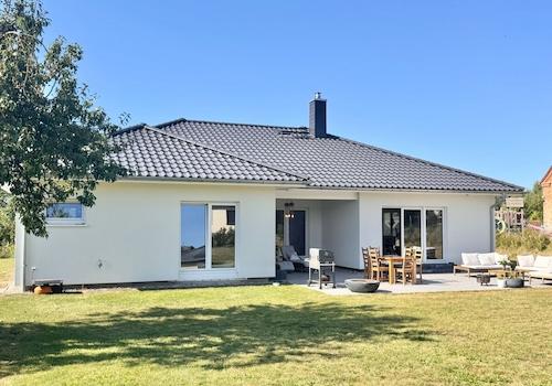 Hausansicht vom Grundstück