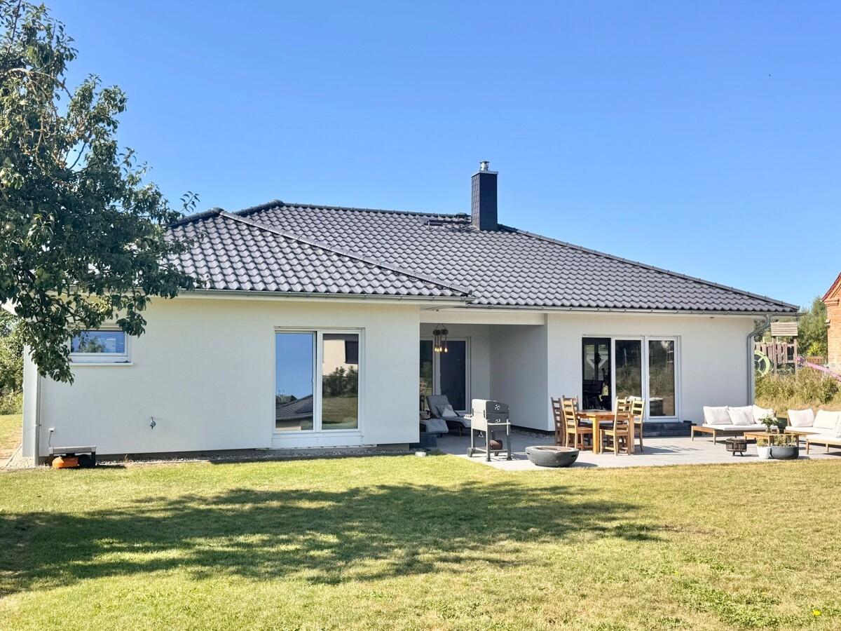 Hausansicht vom Grundstück