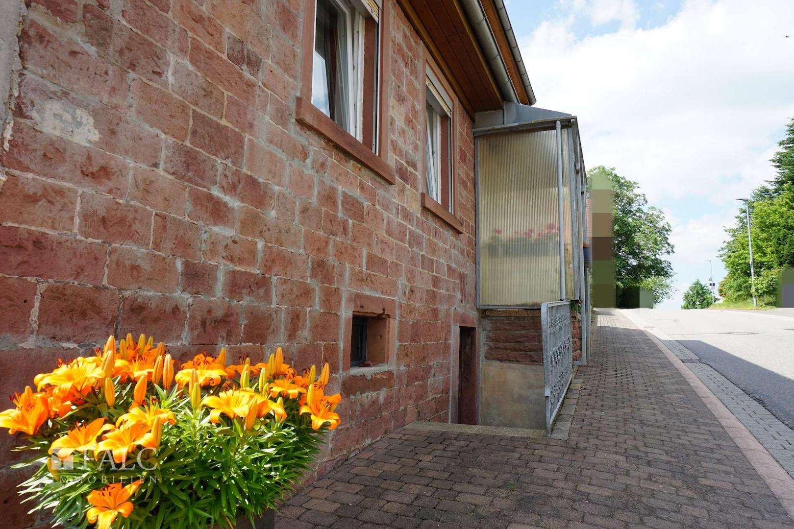 Wohnhaus mit Kellerzugang