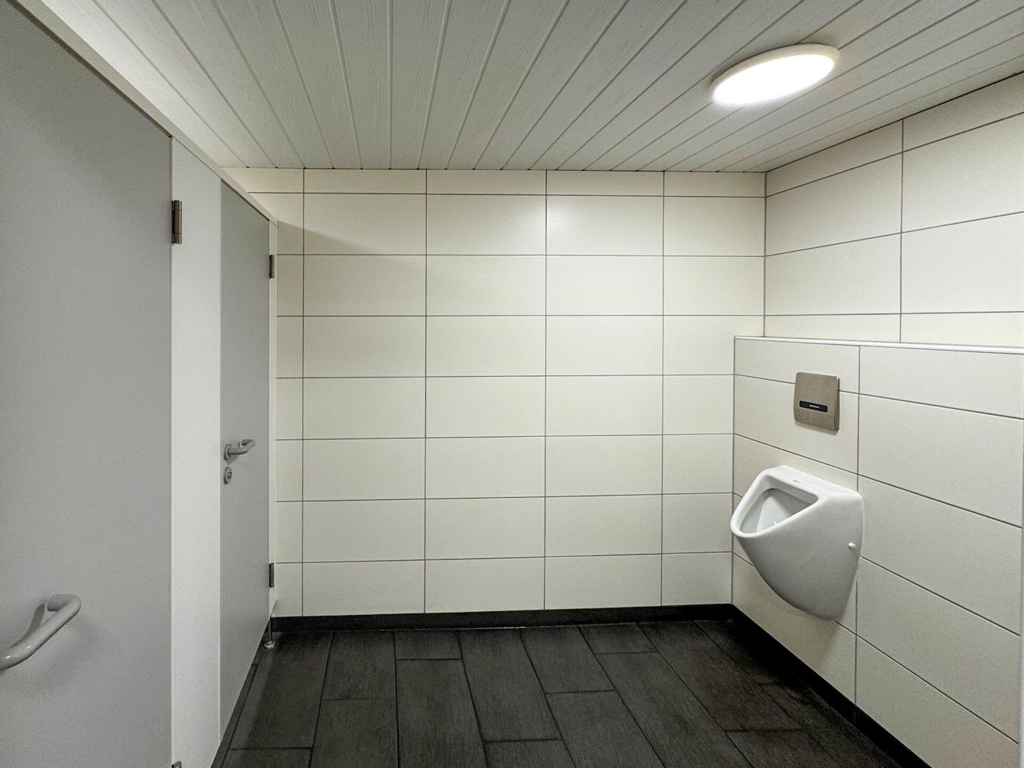 Halle 2: Herren WC